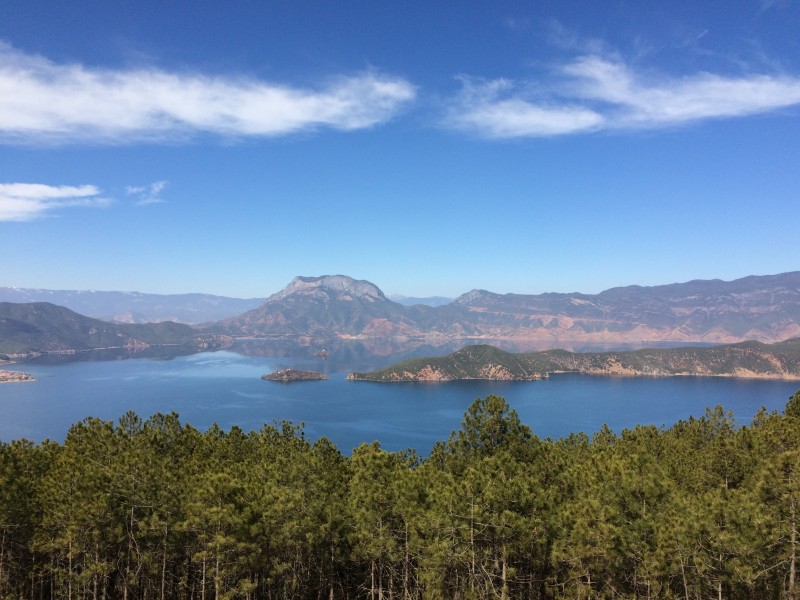 云南优美的泸沽湖风景图片