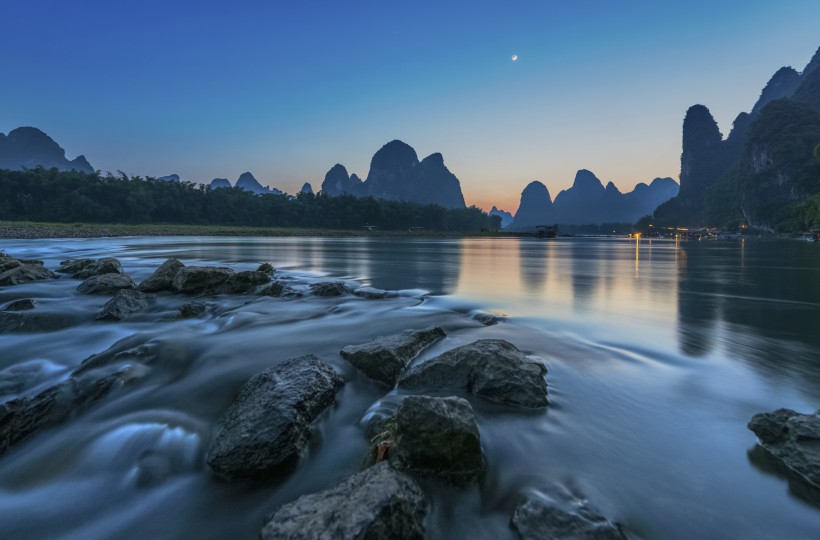 广西漓江静静的夜晚风景图片