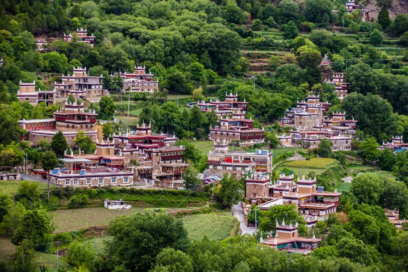 四川甘孜甲居藏寨风景图片