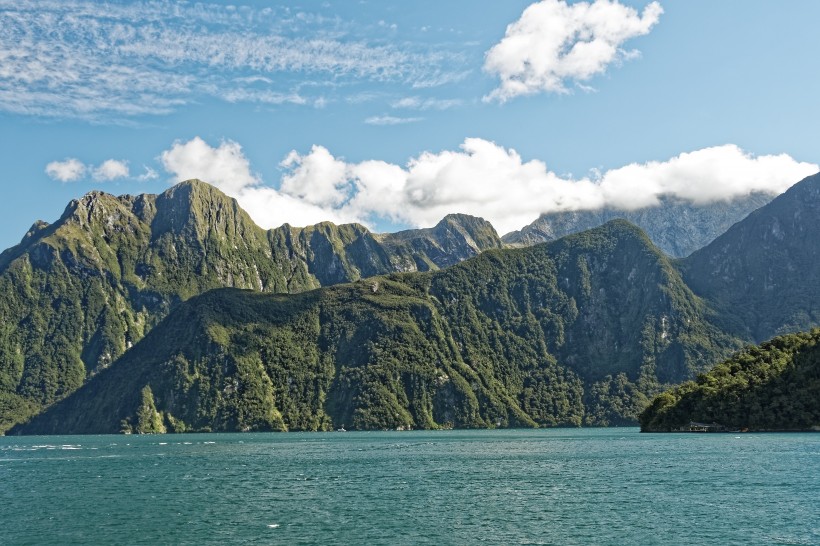 新西兰米尔福德峡湾自然风景图片