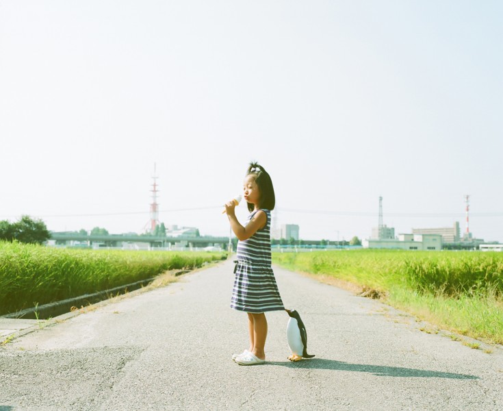 日本超萌小女孩公路攝影圖片