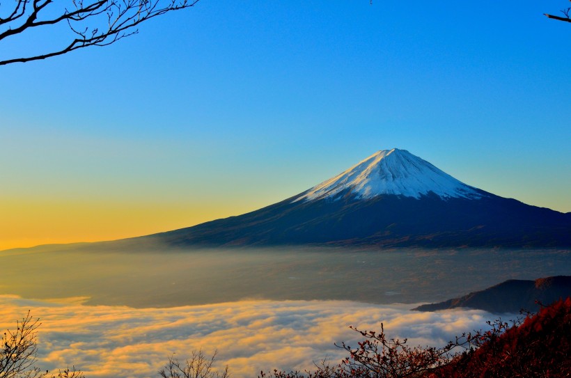 日本最高的山峰富士山优美的自然风景图片