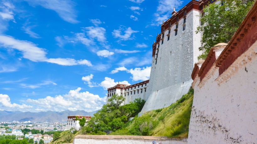 神圣的西藏布达拉宫风景图片