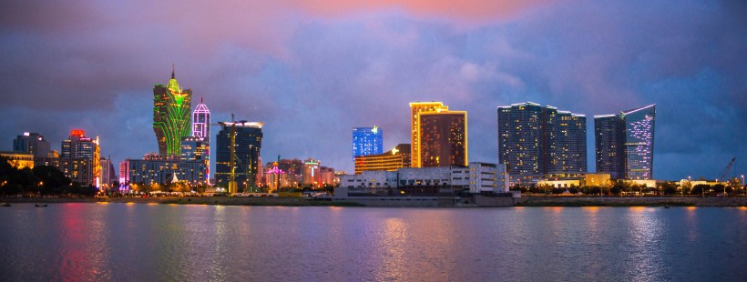 繁華璀璨的城市夜景風景圖片