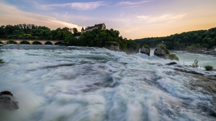 瑞士莱茵瀑布自然风景图片