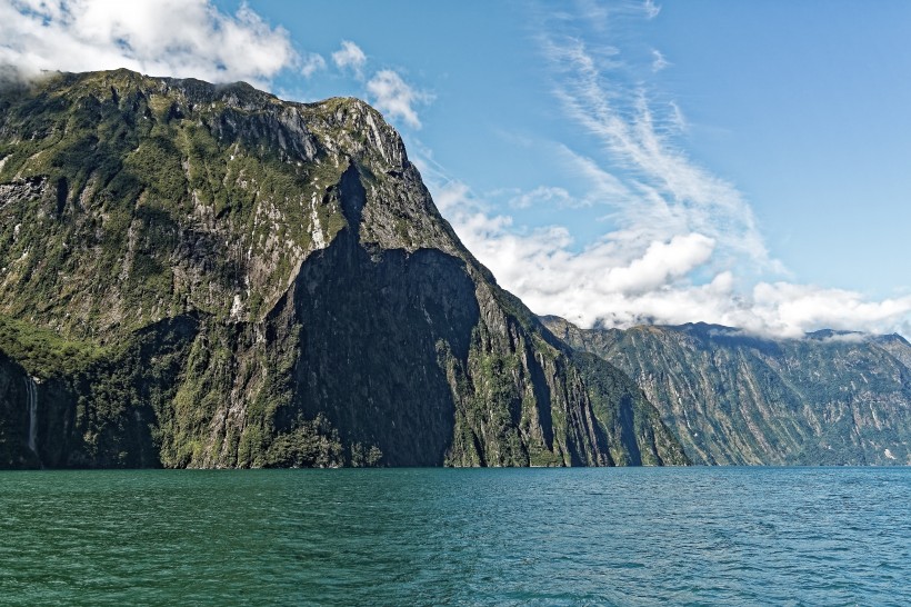 新西兰米尔福德峡湾自然风景图片