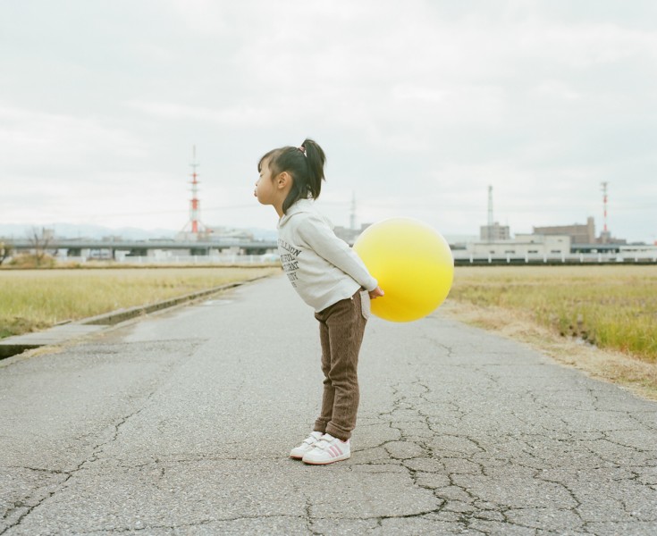 日本超萌小女孩公路攝影圖片