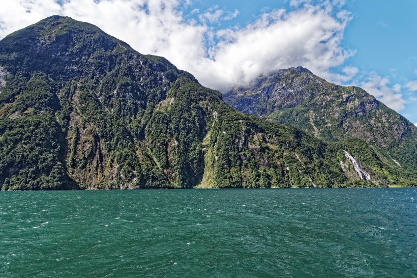 新西兰米尔福德峡湾自然风景图片