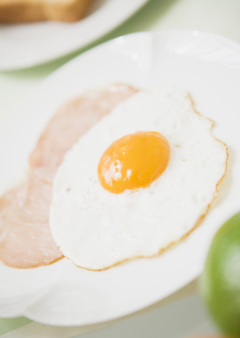 家人餐桌用餐圖片