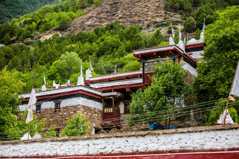 四川甘孜甲居藏寨风景图片