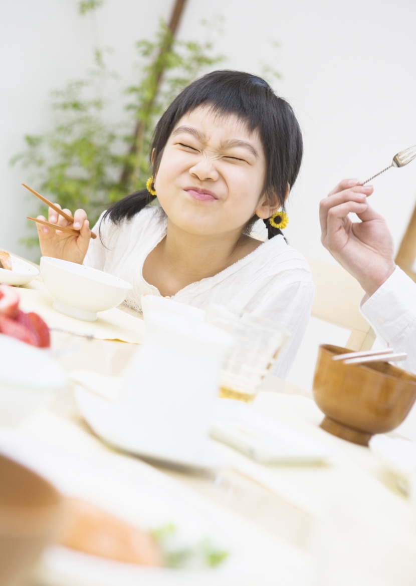 兒童吃飯圖片