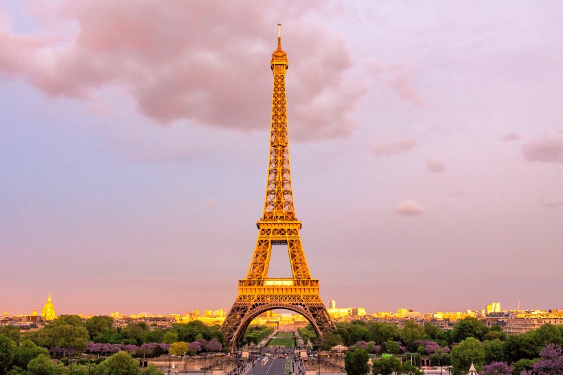 法国巴黎埃菲尔铁塔建筑风景图片