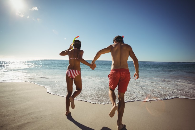 浪漫的情侶夫妻度假旅行圖片