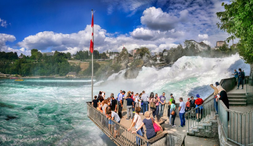 瑞士莱茵瀑布自然风景图片