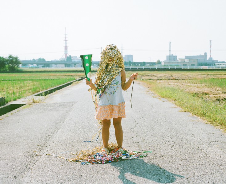 日本超萌小女孩公路攝影圖片