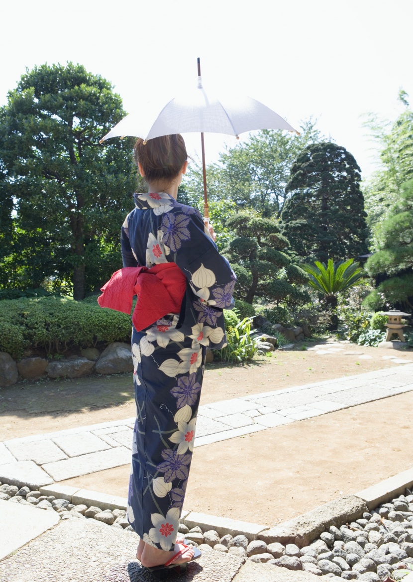 夏日里打傘的日本女人圖片