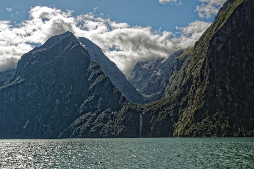 新西兰米尔福德峡湾自然风景图片