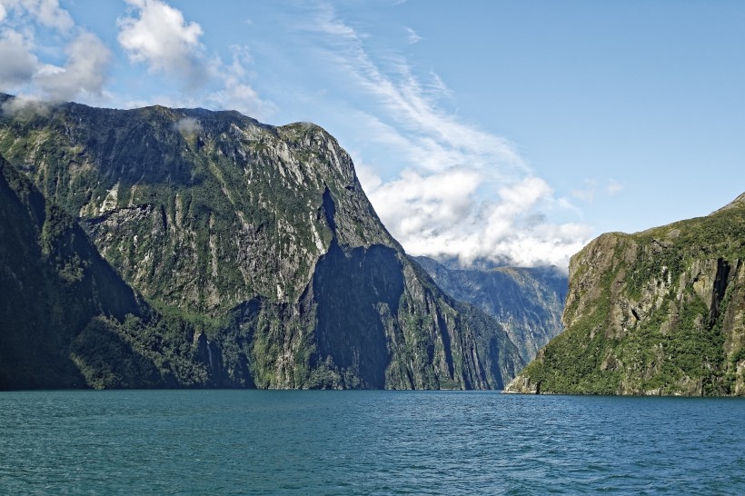 新西兰米尔福德峡湾自然风景图片