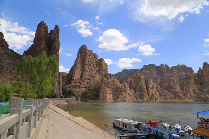 甘肃炳灵寺石窟风景图片