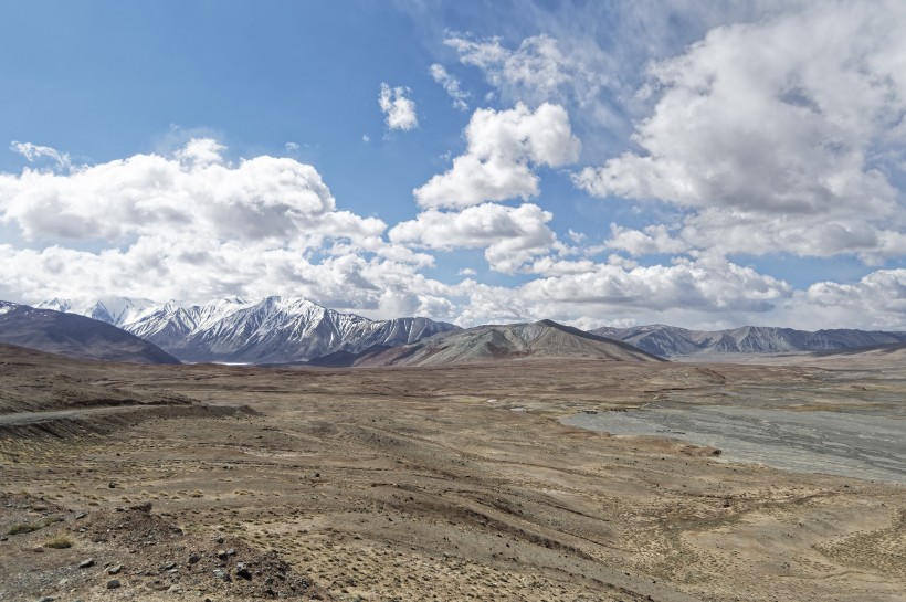 塔吉克斯坦山脉风景图片