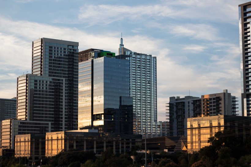 透亮的玻璃城市建筑风景图片