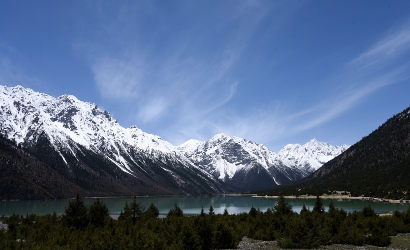 美丽的西藏然乌湖风景图片