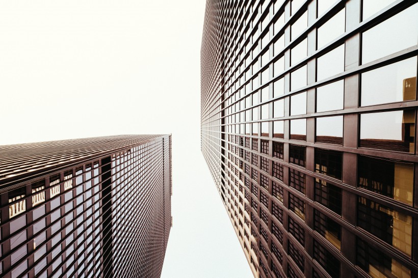 透亮的玻璃城市建筑风景图片