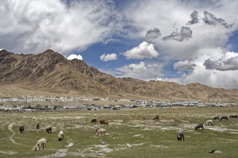 塔吉克斯坦山脉风景图片