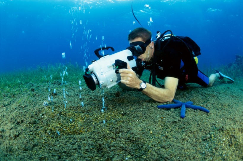 深海潜水图片