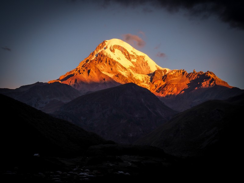 格魯吉亞卡茲別克山自然風(fēng)景圖片