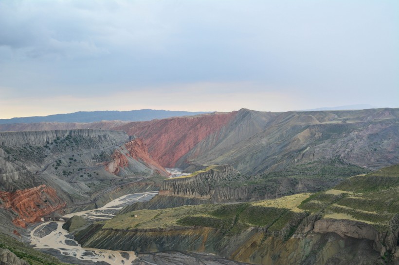 新疆乌苏大峡谷自然风景图片