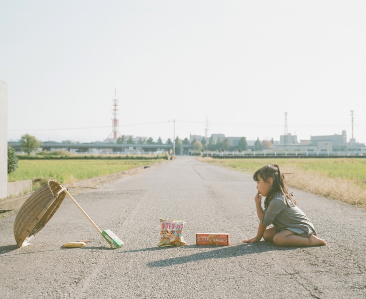 日本超萌小女孩公路攝影圖片