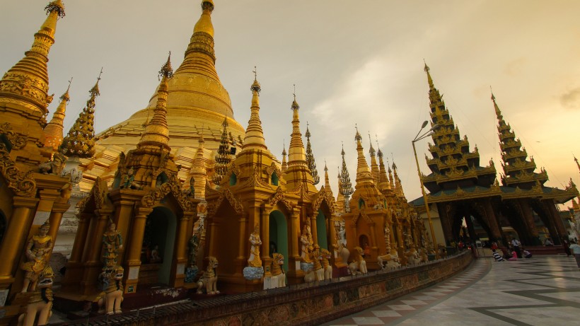 缅甸佛塔建筑风景图片