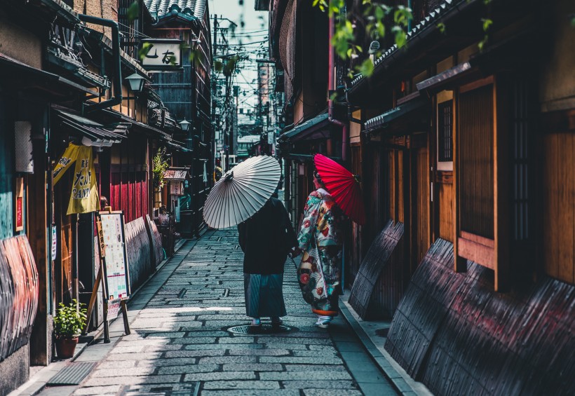 穿着传统和服的日本人图片