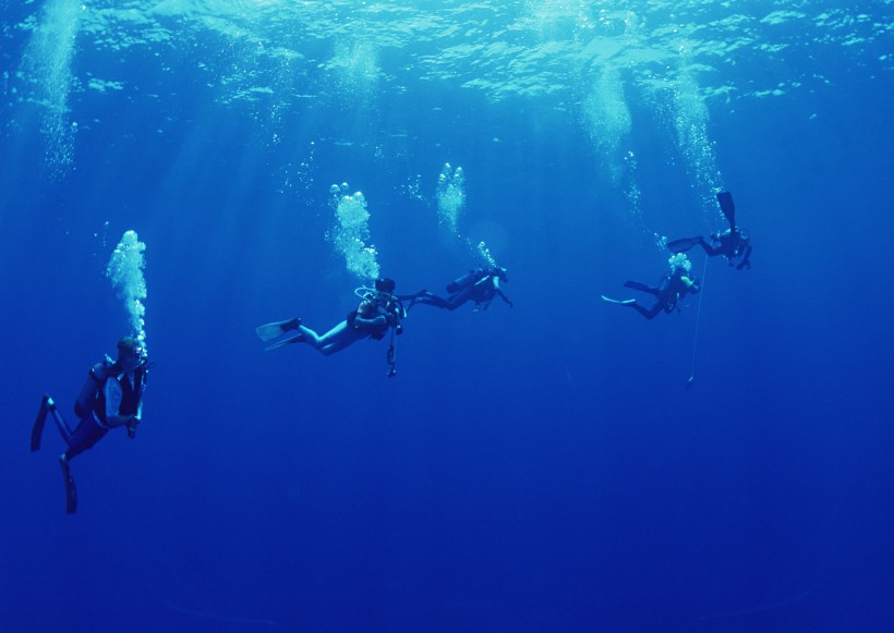 海底潜水图片