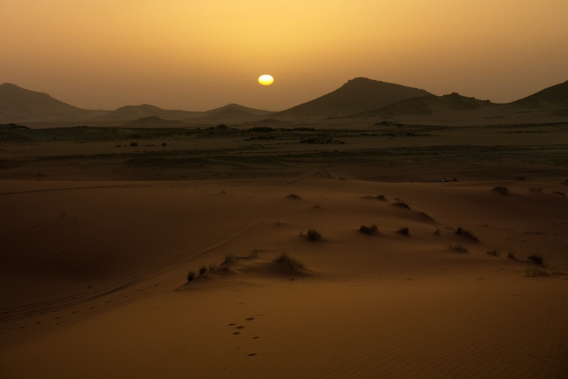 干涸辽阔的撒哈拉沙漠自然风景图片