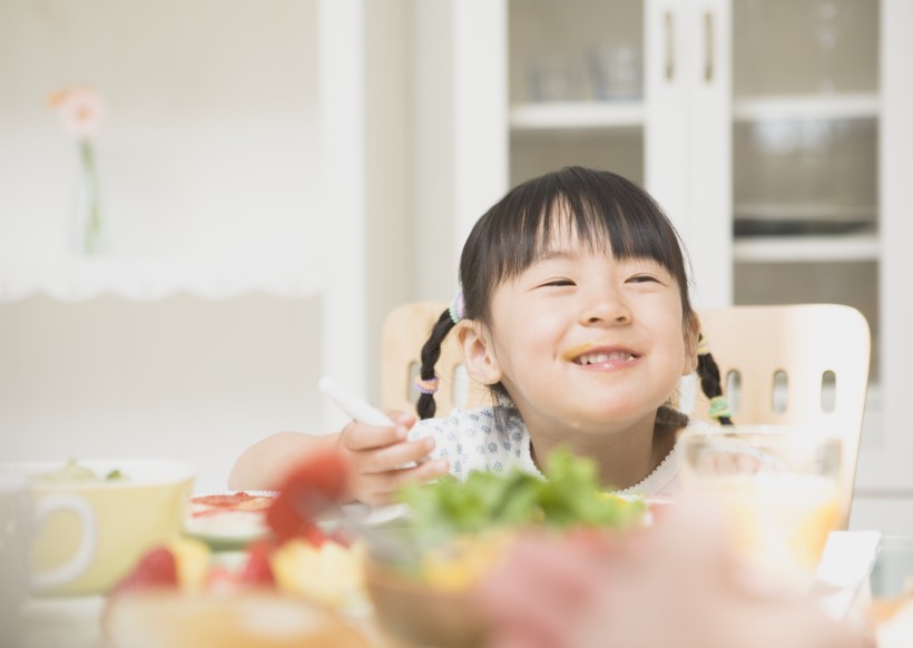 家人餐桌用餐圖片