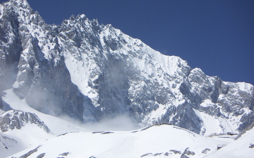 玉龙雪山自然风景图片