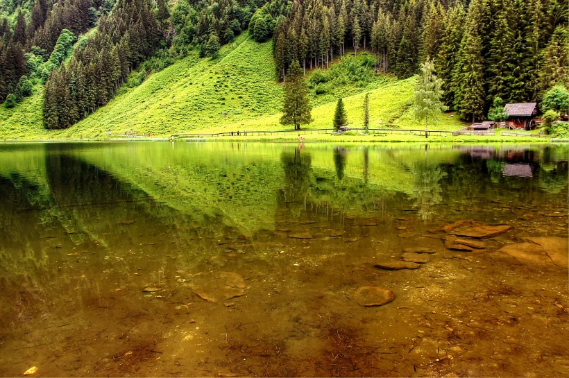 奥地利哈尔施塔特顶石山优美自然风景图片