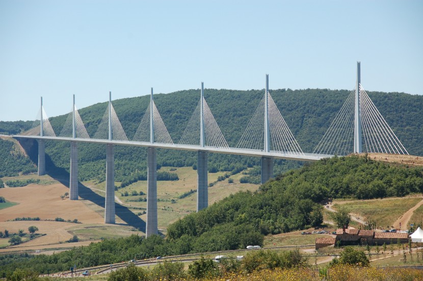 法國(guó)米約大橋建筑風(fēng)景圖片