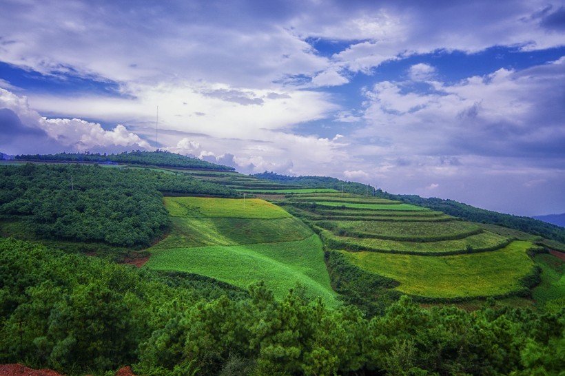 云南东川红土地自然风景图片