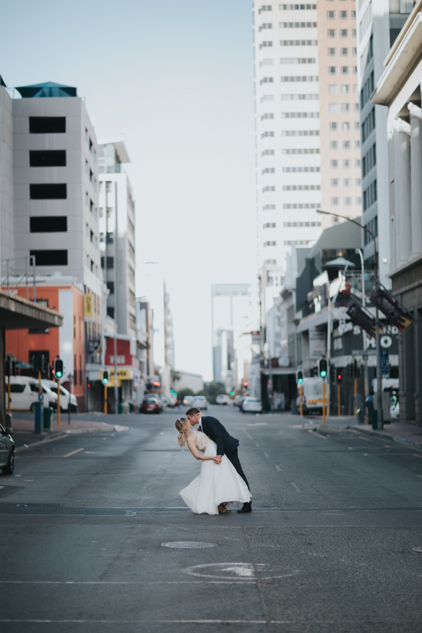 新婚夫妇拍婚纱照图片