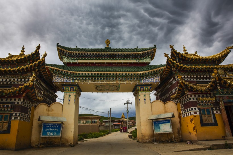 四川阿坝郎依寺风景图片