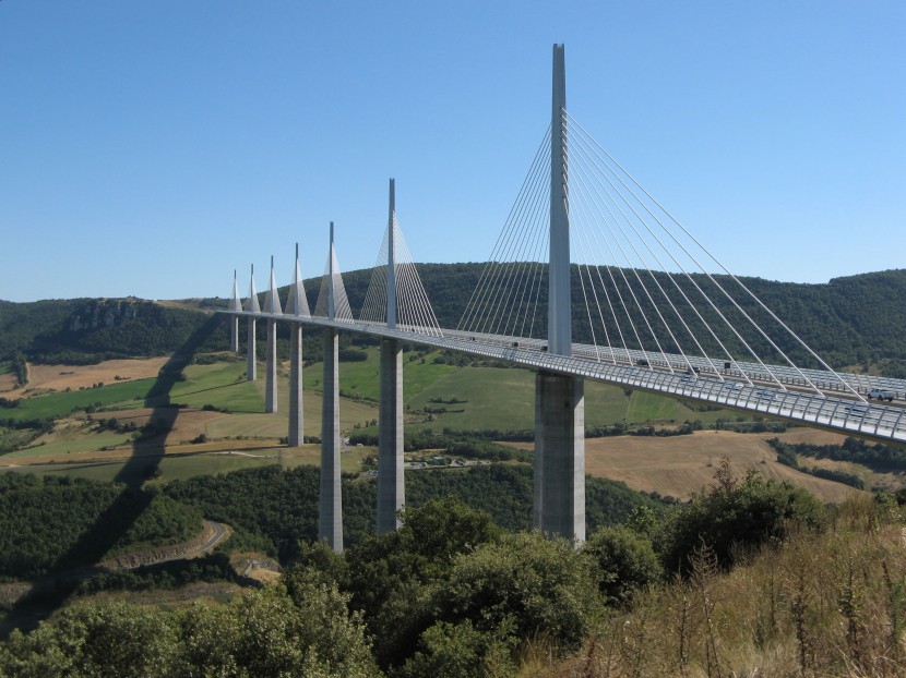 法國(guó)米約大橋建筑風(fēng)景圖片