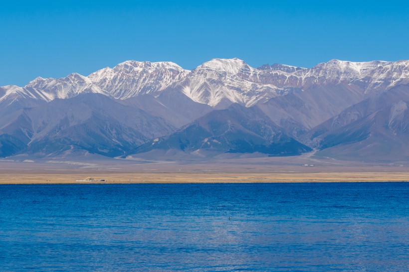 新疆美丽的仙境赛里木湖风景图片