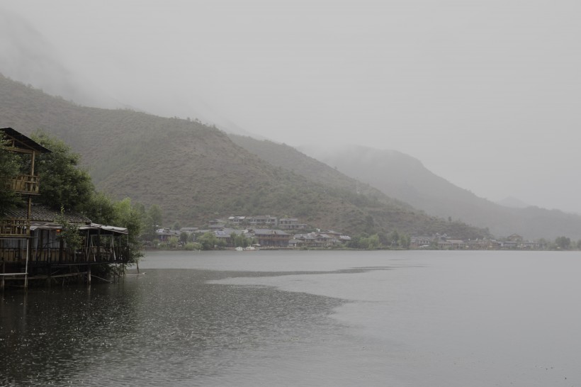 云南优美的泸沽湖风景图片