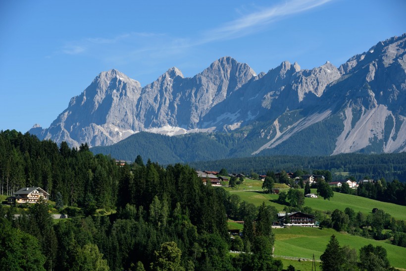 奥地利哈尔施塔特顶石山优美自然风景图片
