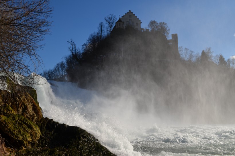 瑞士莱茵瀑布自然风景图片 