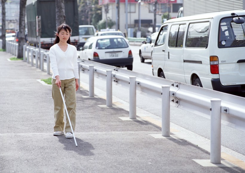 盲人和導(dǎo)盲犬日常生活圖片