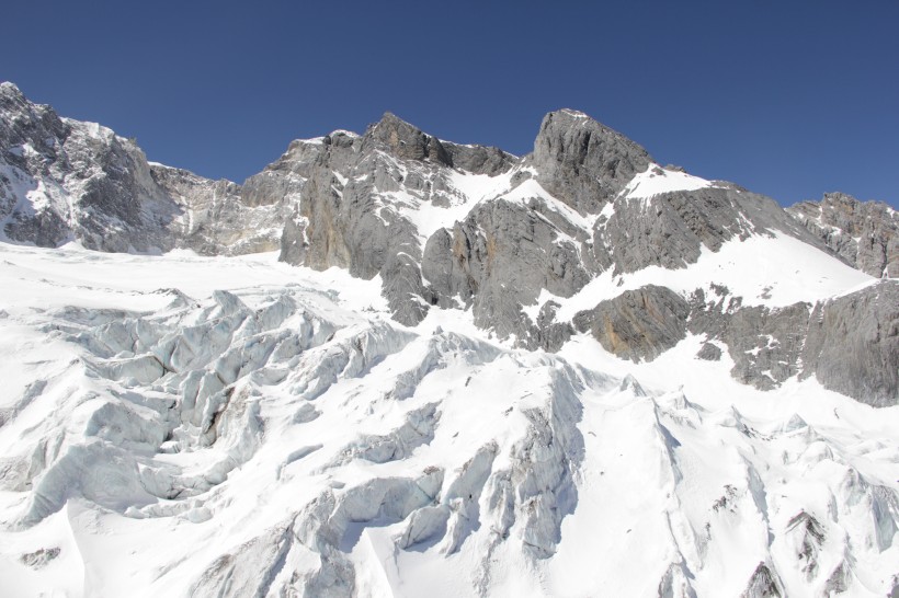 云南玉龙雪山风景图片